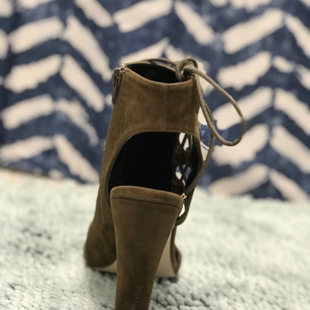 Peep toe Olive green shoe - Picture 3 of 4